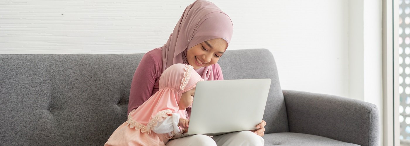 mom with daugther